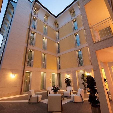Residenza Agnello D'Oro Aparthotel Бусоленго Екстериор снимка